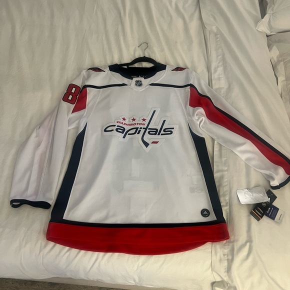 NWT authentic Washington Capitals Ovechkin Jersey #8. Size 46. New. - Picture 5 of 5